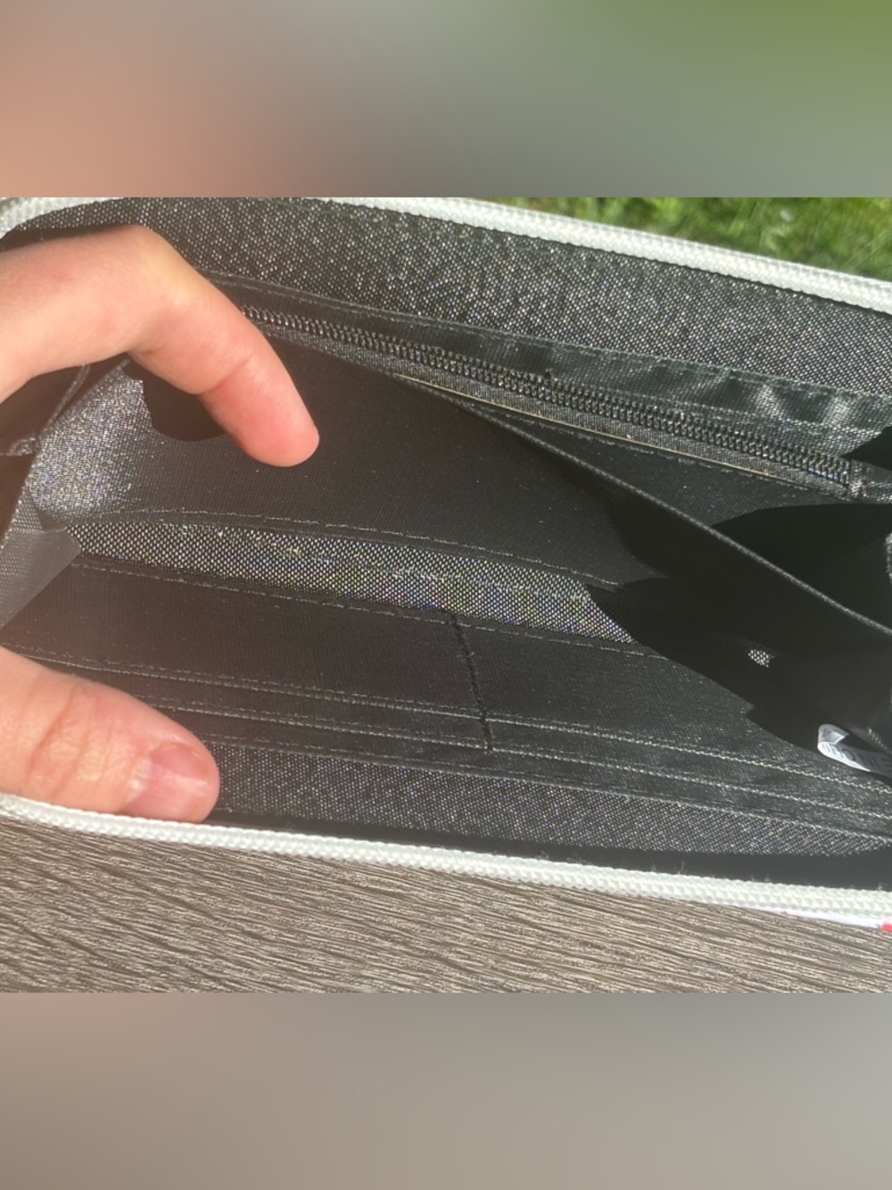 Hello Kitty Wallet - Picture 7 of 17